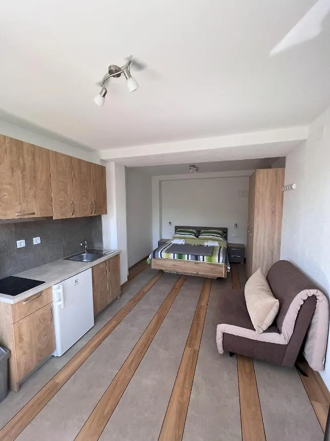 Apartmani Palme Funtana 0*,