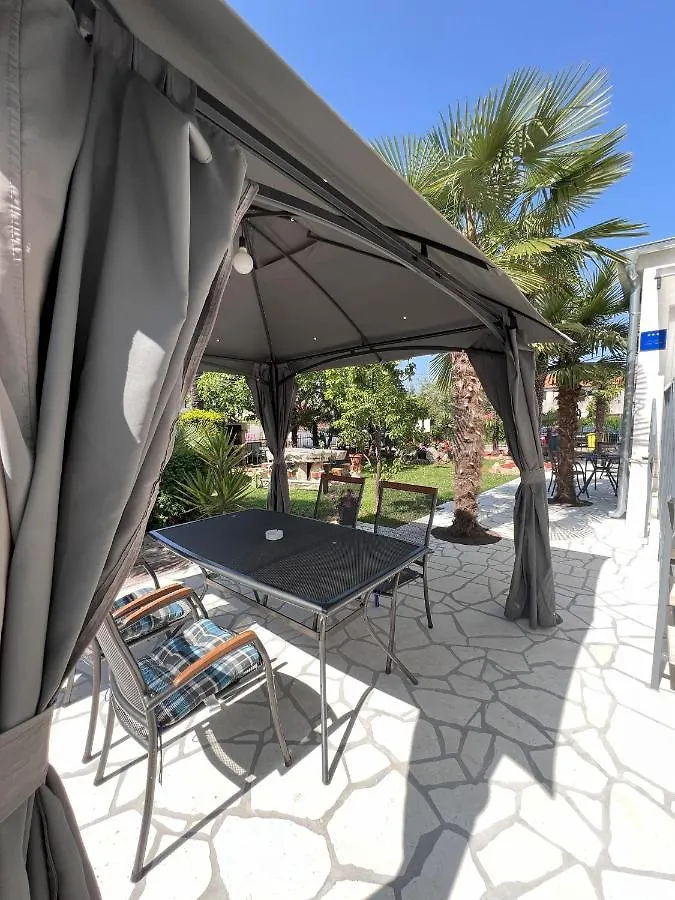 Apartment Apartmani Palme Funtana