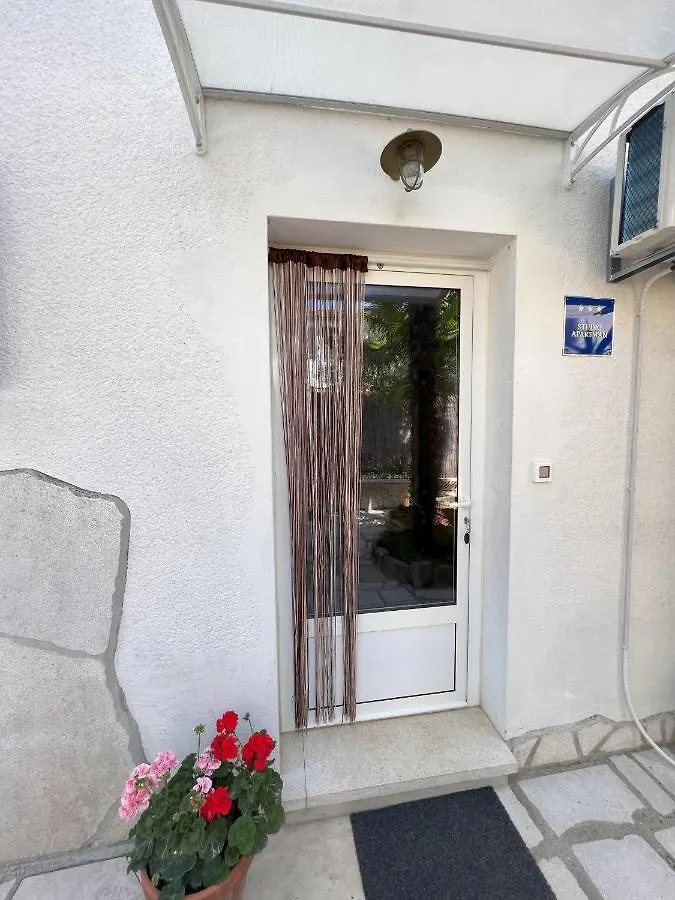 Apartmani Palme Funtana Lägenhet
