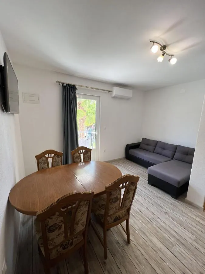 Apartmani Palme Funtana