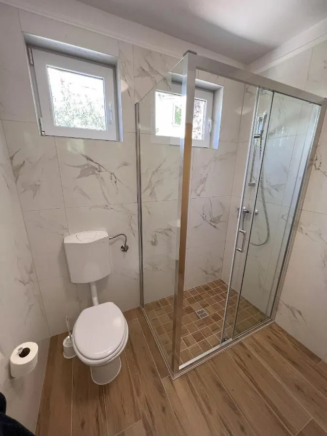 Apartmani Palme Funtana 0*,