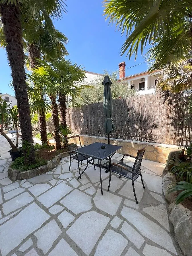 Apartmani Palme Funtana 0*,  Croatia